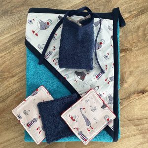 Kit de naissance (cape de bain / cotons lavables / bavoir) – Motif oie